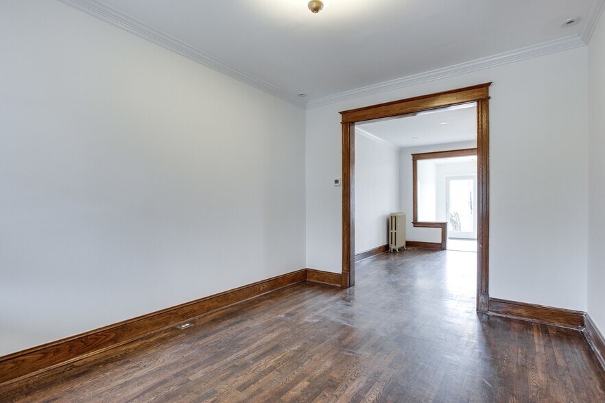 Living area - 702 Ingraham St NW