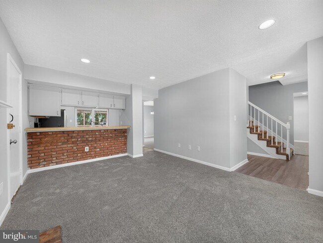 Building Photo - 801 High Plain Dr
