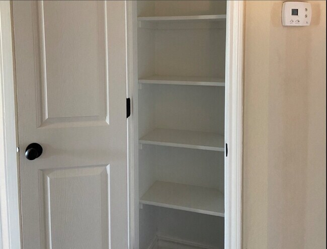 Building Photo - "Spacious 3-Bedroom Condo Oasis with 2.5 Baths in San Antonio – Your Perfect Retreat!"