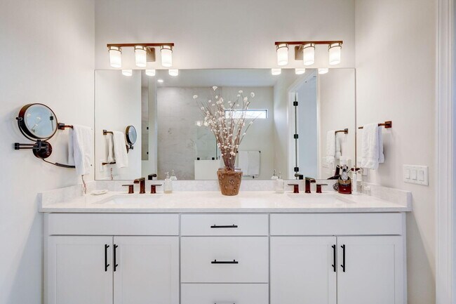 Building Photo - 9234 Balsamo Dr.