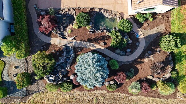 Building Photo - 143 Pine Lake Dr