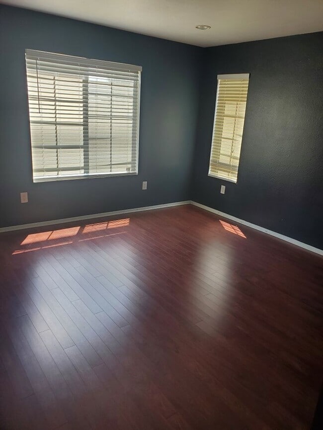 Building Photo - Cute 2 bedroom 2 bath condo