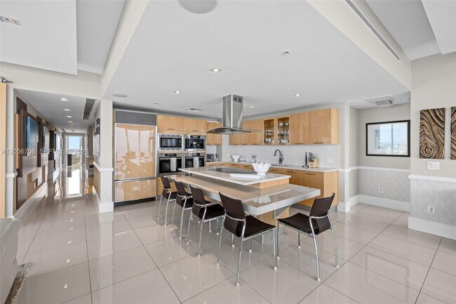 Building Photo - 6899 Collins Ave