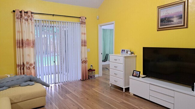 Building Photo - 13200 W Newberry Rd