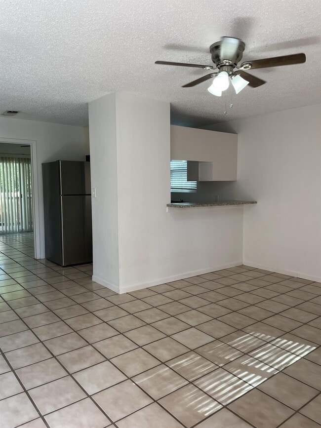 Building Photo - 2409 Mesquite St