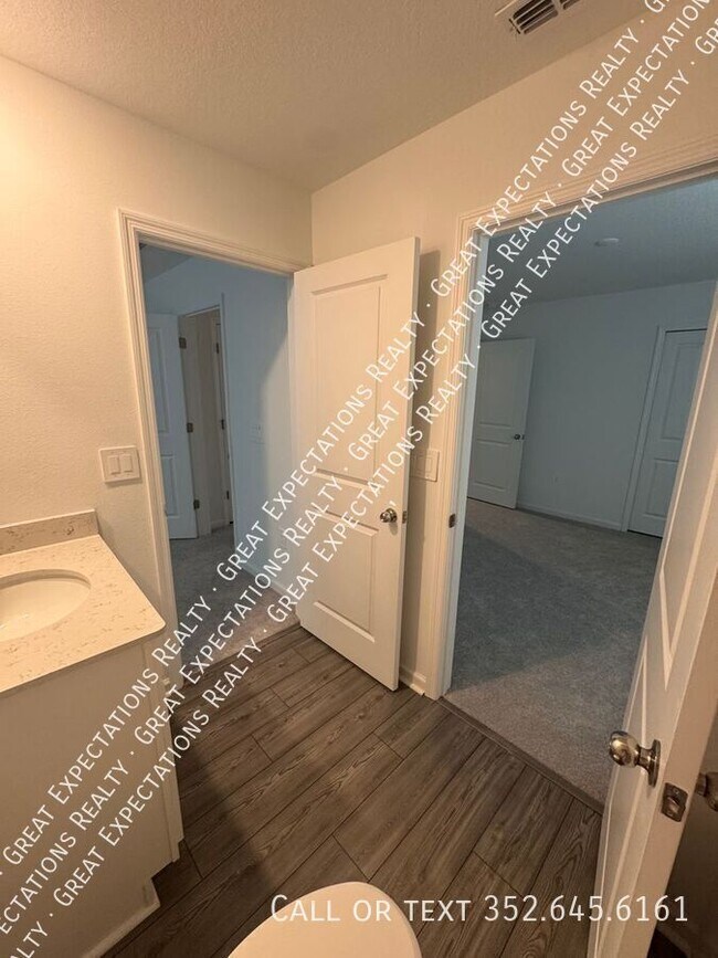 Building Photo - 4923 SW 81st Ln