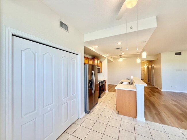 Building Photo - 819 Fairwaycove Ln