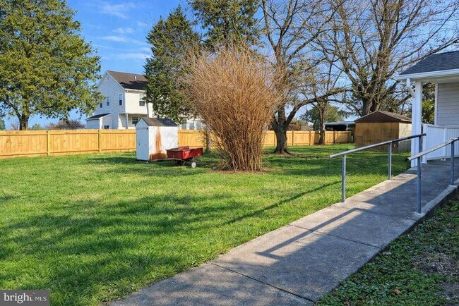 Building Photo - 87 Becks Ln