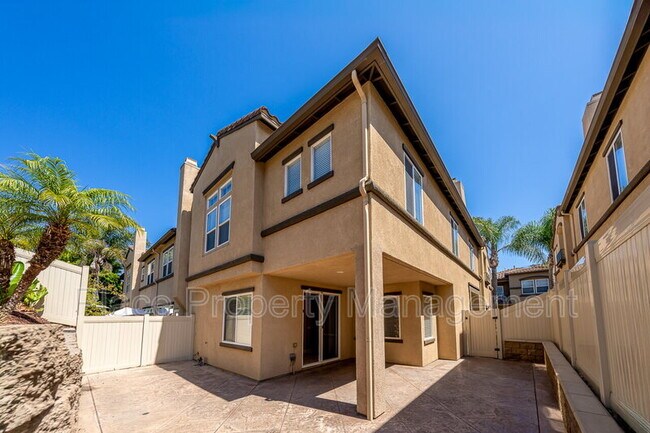 Building Photo - 6223 Avenida De Las Vistas