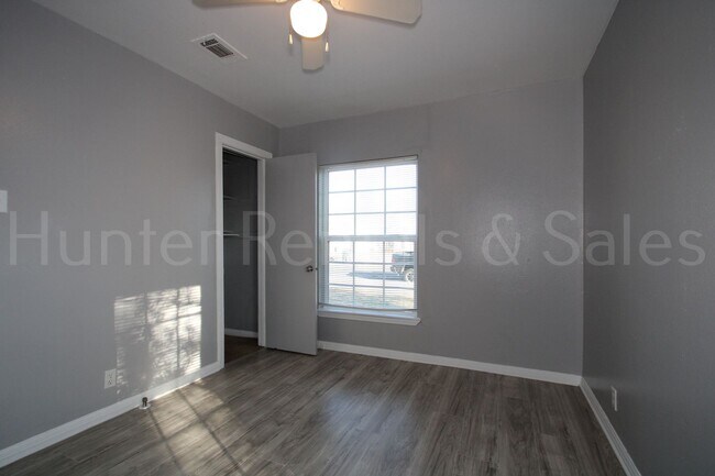 Building Photo - Well-Maintained Three-Bedroom In North Killeen!