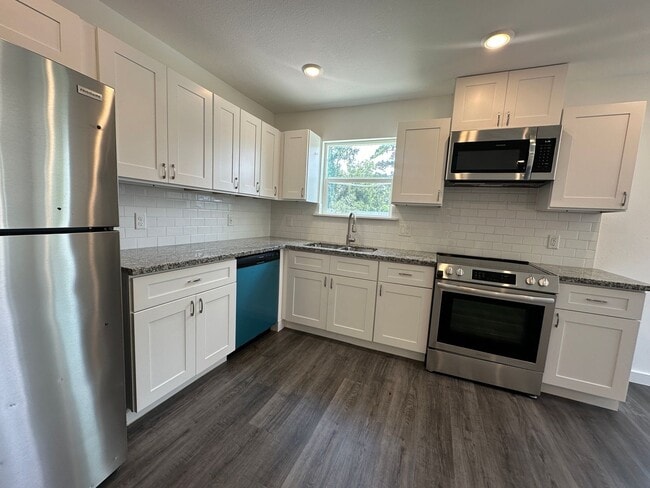 Building Photo - For Lease | 3 Bed, 2 Bath | 1,150 Sq Ft | ...