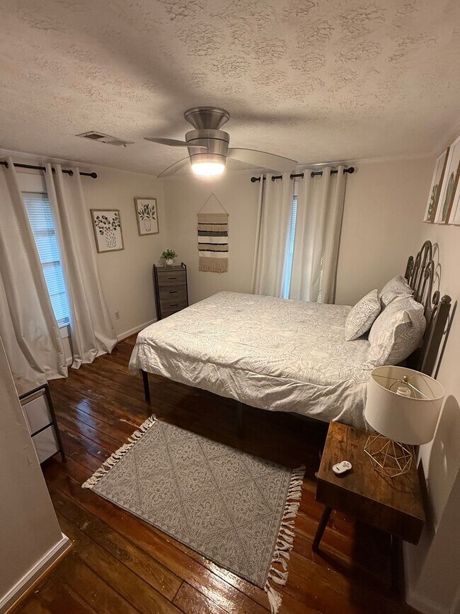 Building Photo - Furnished 2 BR 2 bath