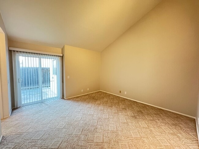 Building Photo - Beautifully Maintained 4Bd/2Ba Home w/Large Back Yard and Fruit Trees!