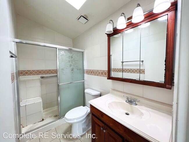 Building Photo - 4 br, 2.5 bath House - 16177 Barbee St