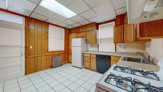 Building Photo - 4519 N Artesian Ave