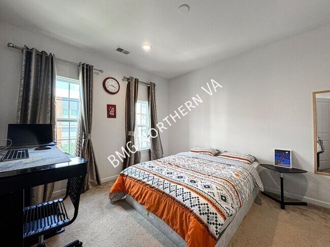 Building Photo - 3190 Yeager Dr