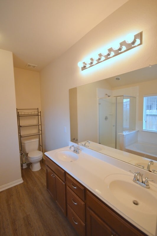 Building Photo - 11115 Barker Park Ct