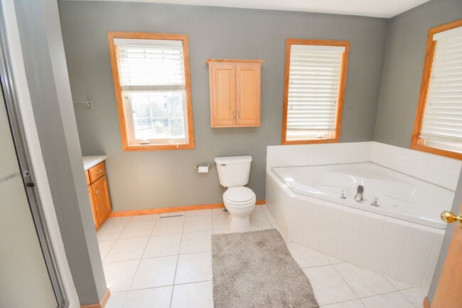 Building Photo - Spacious 4 Bedroom in Fantastic Cul-De-Sac!