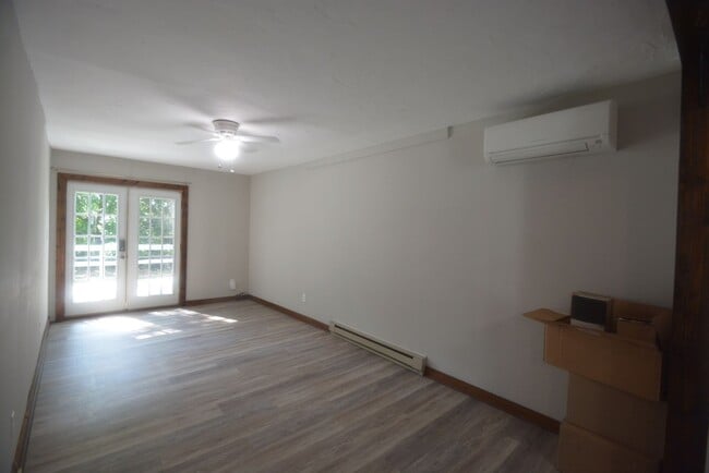Building Photo - 564 Chestnut St