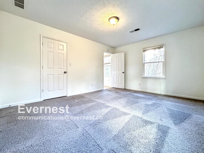 Building Photo - Beautiful 4-Bedroom Home with Modern Comforts / Pet-Friendly / Vouchers Accepted / Available Now!
