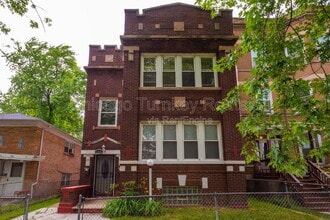 Building Photo - 1326 E 72nd St