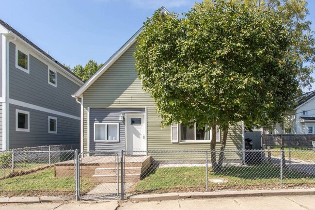 Building Photo - 814 Villa Ave