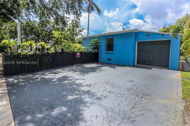 Building Photo - 706 S 19th Ave