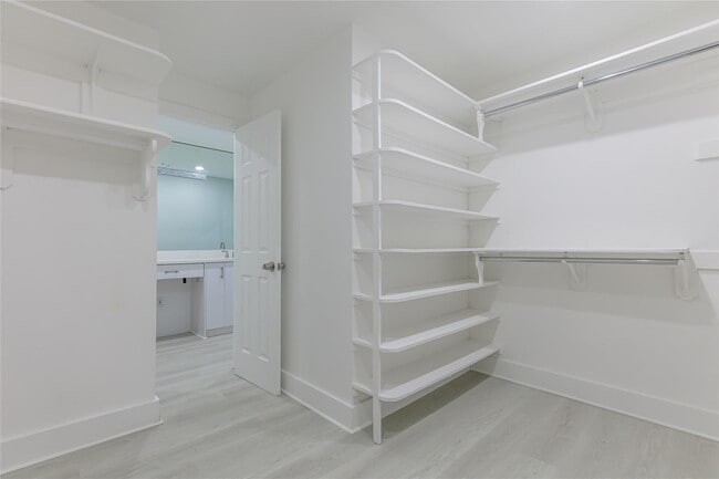 Building Photo - 13401 SW 83rd Ave