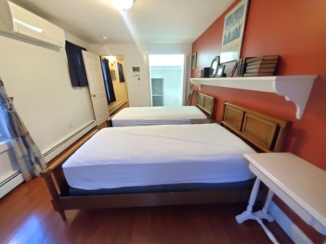 Building Photo - Winter Rental: Available Oct. 1-May 31 (Ut...