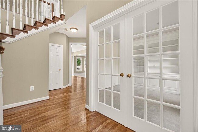 Building Photo - 6430 Bellevue Pl