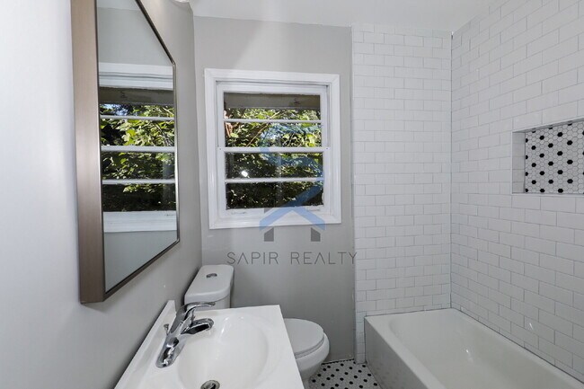 Building Photo - Move in before November 15th and choose yo...