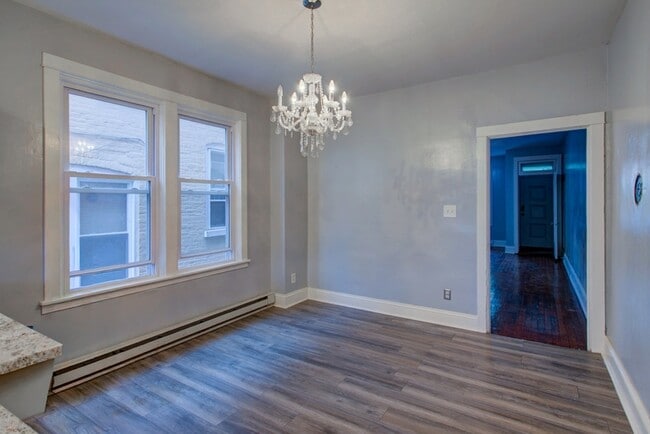Building Photo - 593 N Plum St