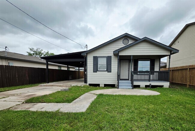 Building Photo - 9713 Yuma St