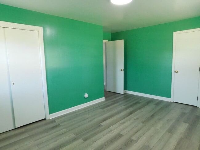 Building Photo - 6455 River Rd