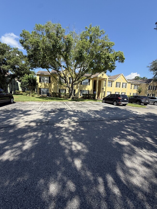 Building Photo - 2013 Dixie Belle Dr