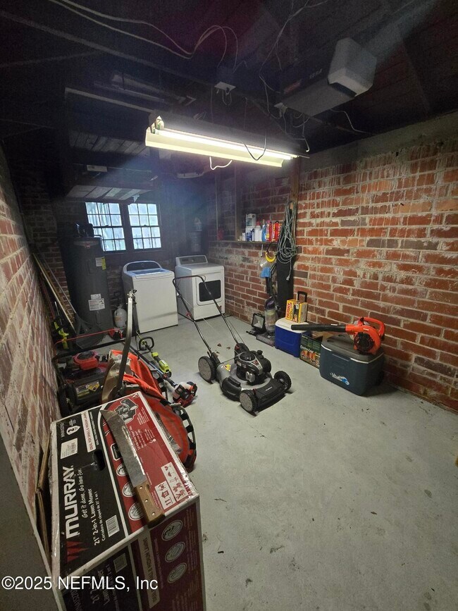 Building Photo - 5851 Clifton Ave