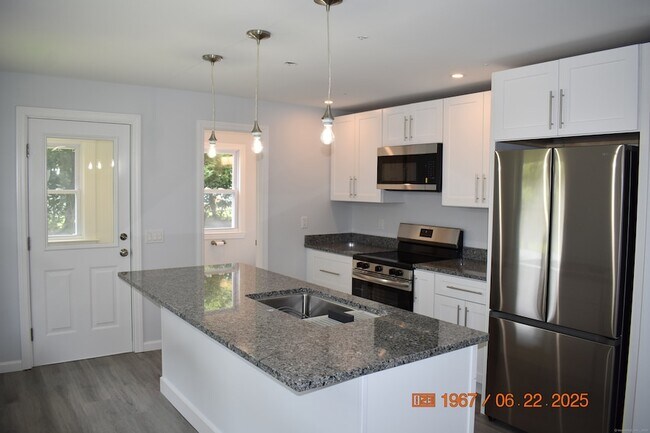 Building Photo - 41 Highland Ave