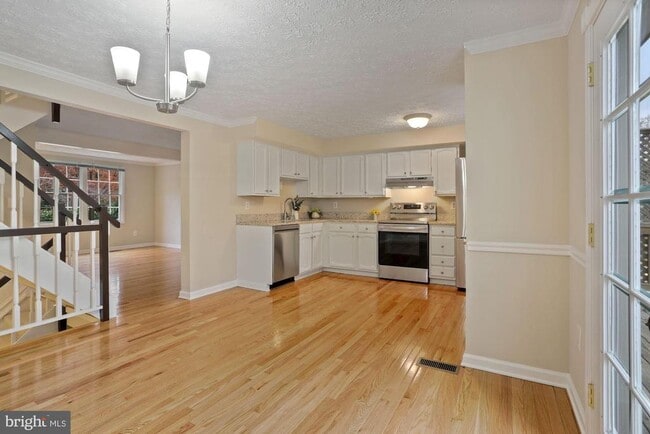 Building Photo - 2051 Gervais Dr