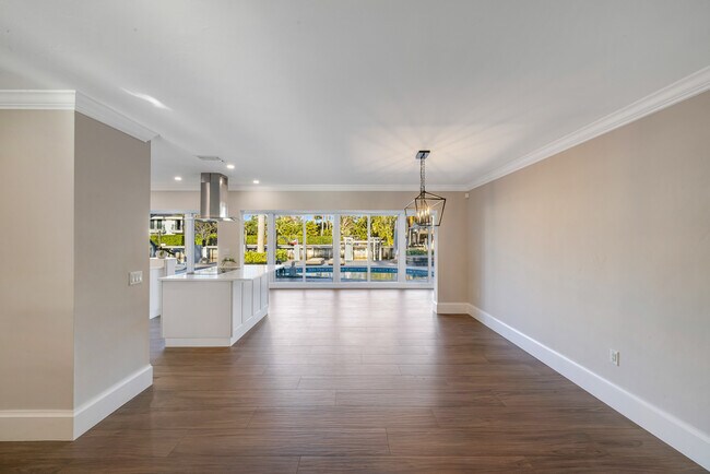 Building Photo - 2309 Desota Dr