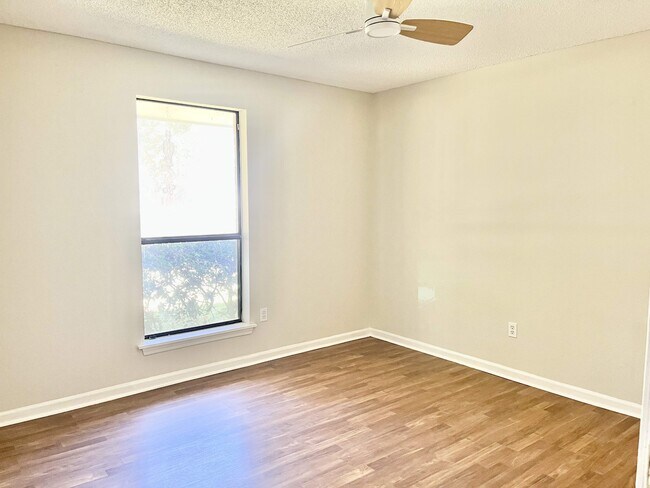 Building Photo - 17042 Appomattox Ave