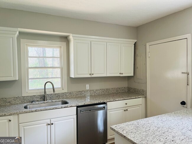 Building Photo - 32 N Cove Dr