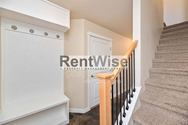 Building Photo - 8732 W Pine Valley Ln