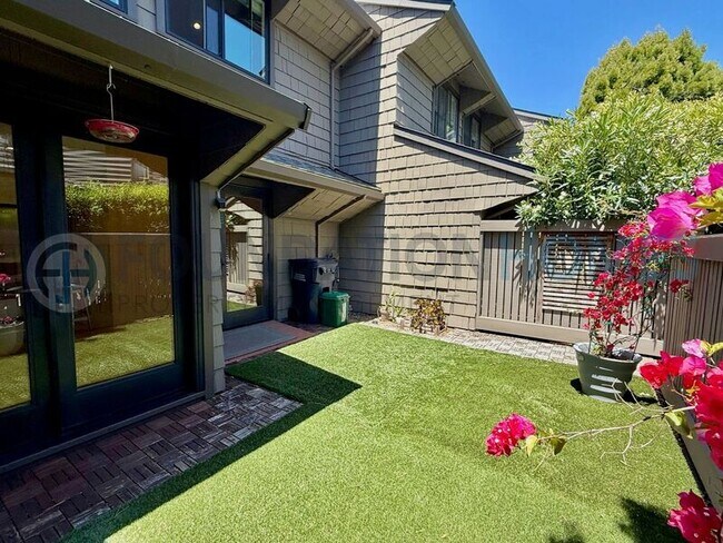 Building Photo - 404 San Marin Dr