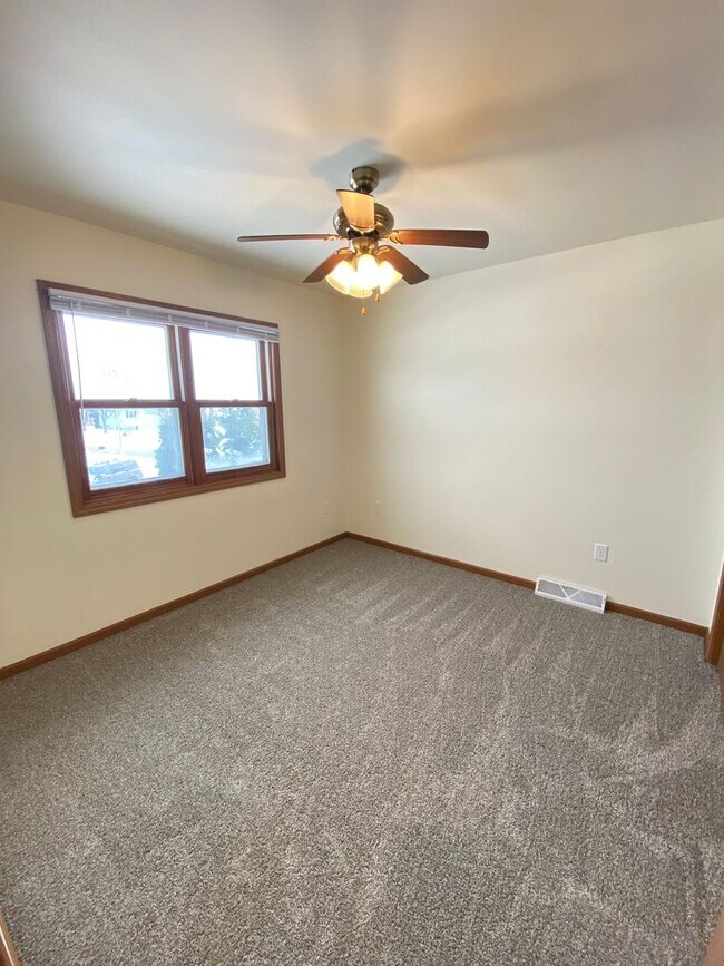 Building Photo - 1785/1787 Alexandra Court