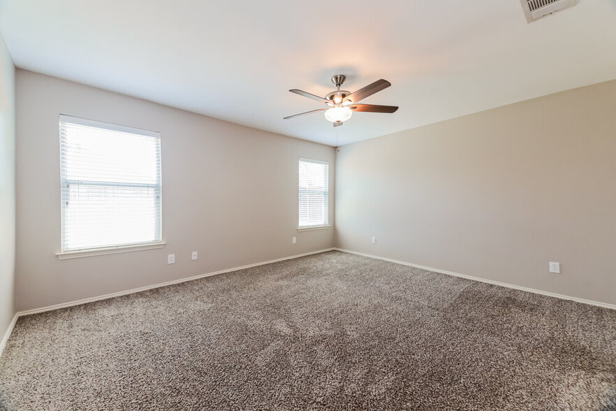 Building Photo - 420 Fireside Pl