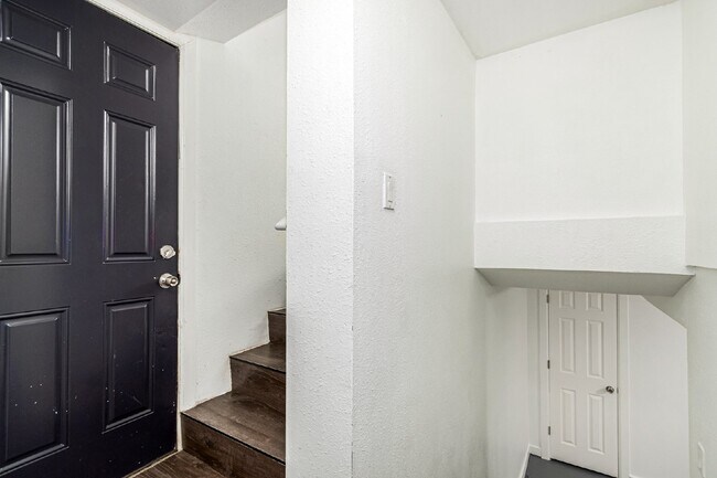 Building Photo - Lovely three bed / one bath home for rent