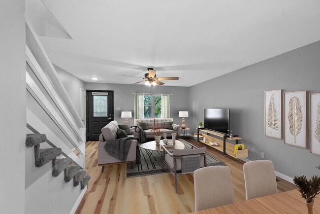 Building Photo - 1005 N Keebler Ave