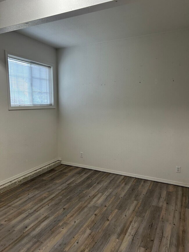 Building Photo - Spacious Gleneagle Gem with Unique Feature...