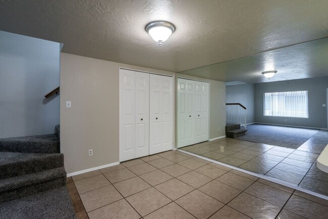 Building Photo - Spacious Updated Townhome in Downtown St. ...