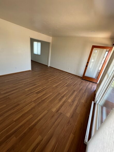 Living Room/Den - 2670 Montclair St